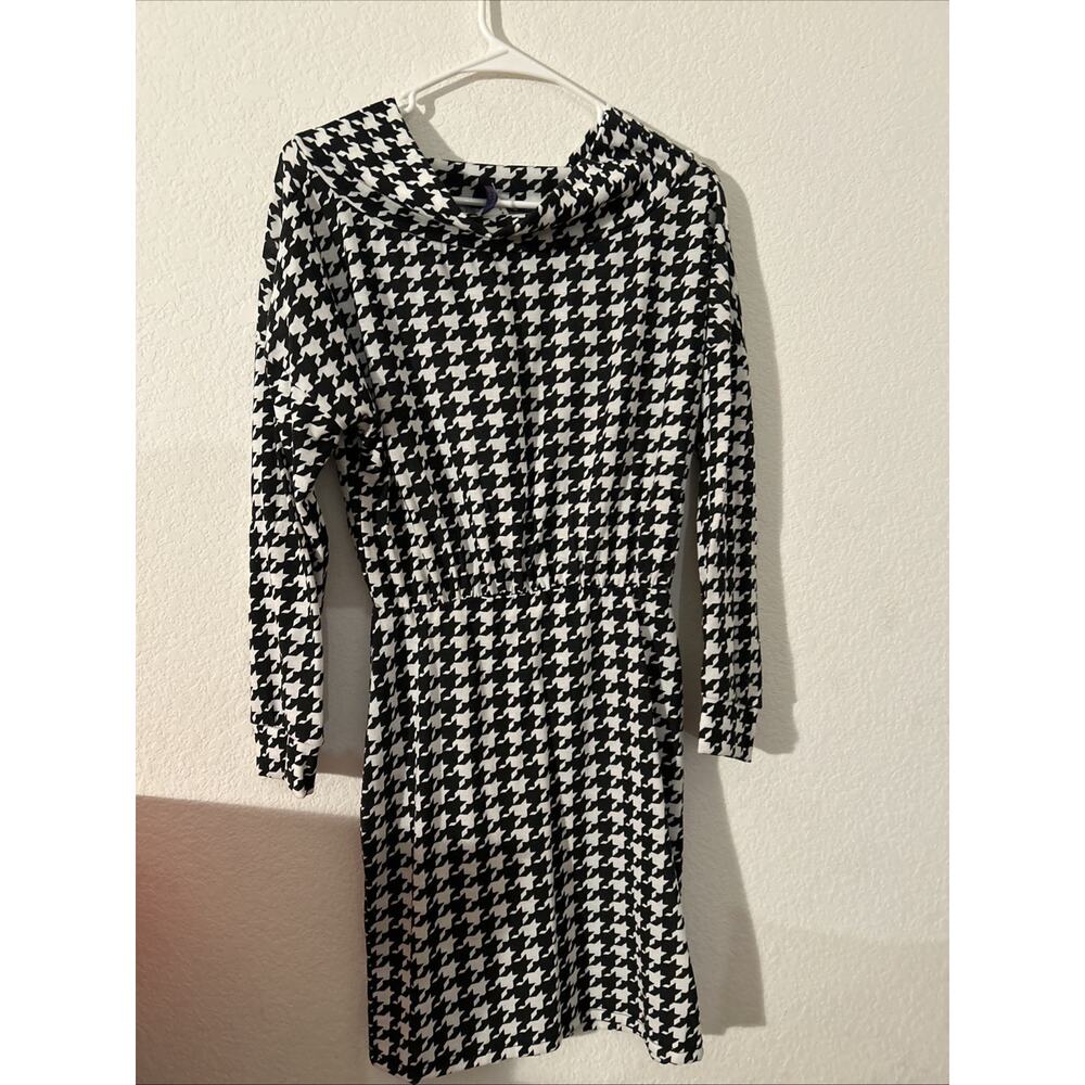 Women’s Medium NWT Black And White Dress Long Sleeve